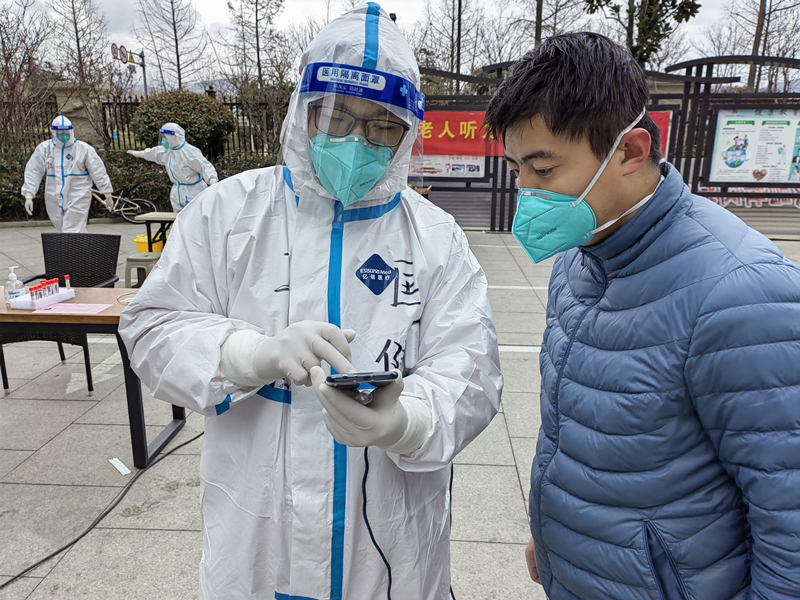 疫情戰(zhàn)役中的逆行者1.jpg